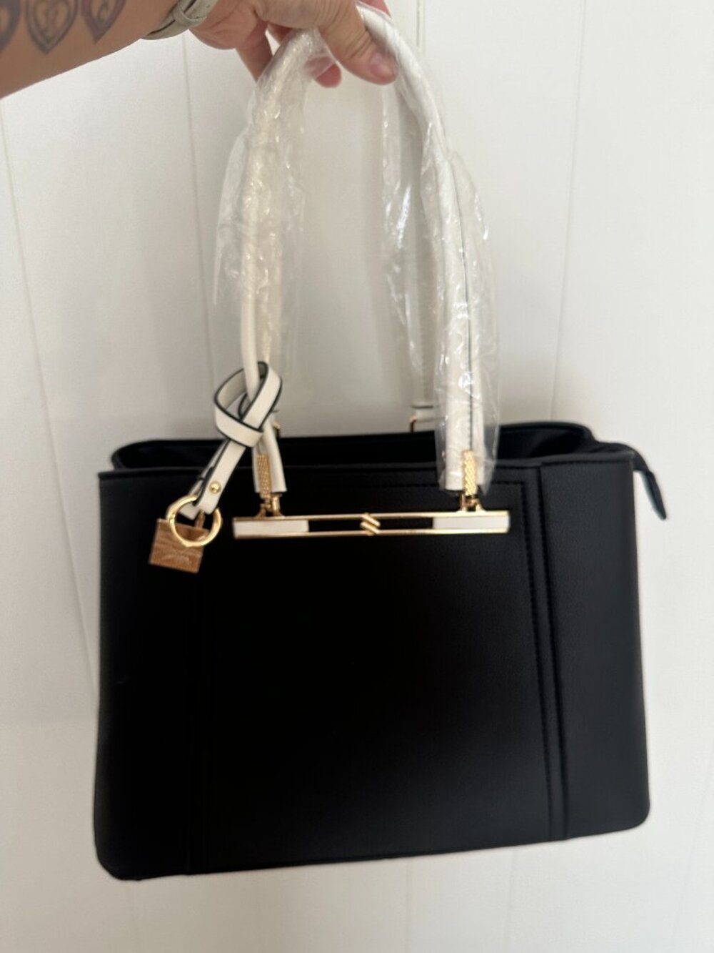 NWT Unbranded Black & White Tote with Matching Wallet